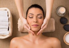 Massages du visage : dites adieu aux rides ! Tout ce que vous devez savoir sur les différents massages