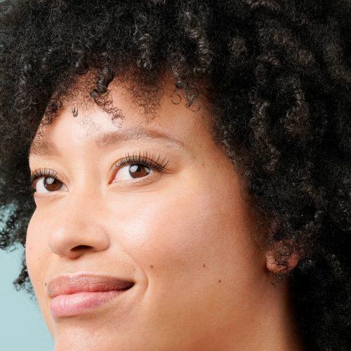 Balayage cheveux crépus ou afro : est-ce possible avec un coiffeur Wecasa ?