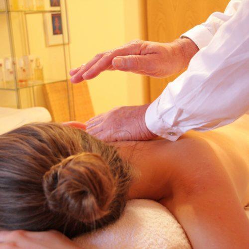 Massage post-natal : le guide complet !