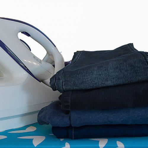 Comment repasser du polyester ? Nos conseils pour vos chemises, pantalons…