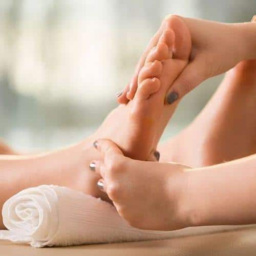 Massage des pieds : le guide complet