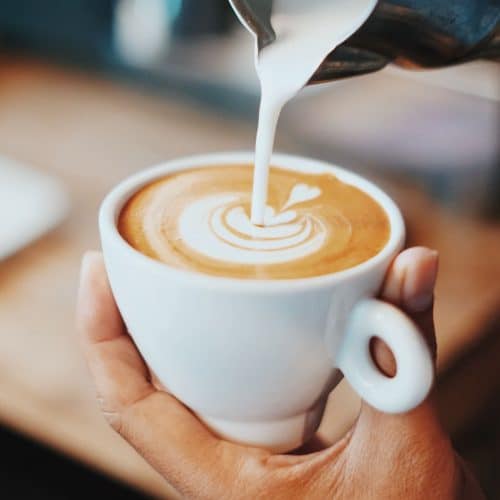 Comment enlever une tache de café ? 5 astuces de grand-mère efficaces