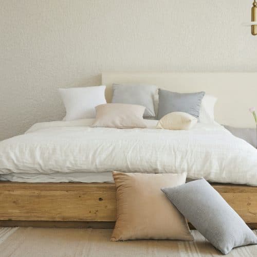 Comment nettoyer un oreiller jauni ? Les astuces pour entretenir votre linge blanc