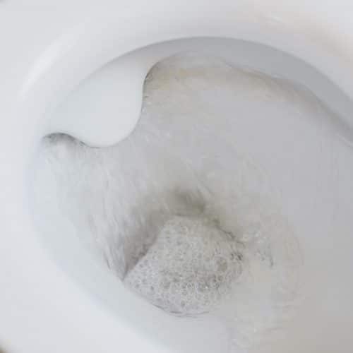 Comment nettoyer vos toilettes efficacement avec du vinaigre blanc