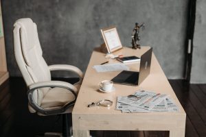 une chaise de bureau