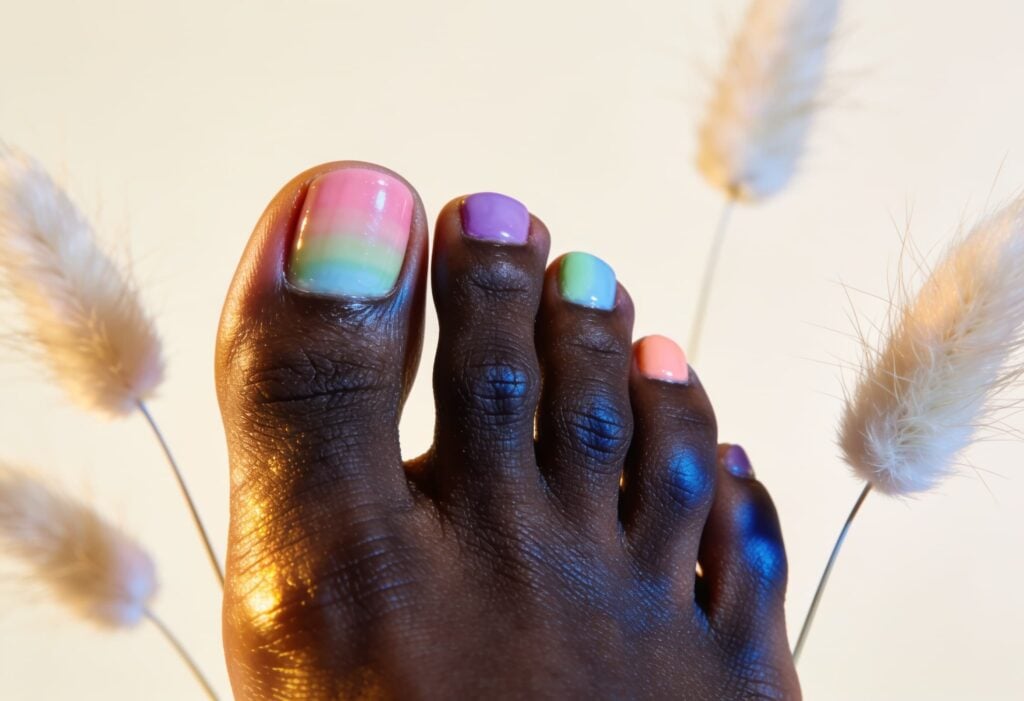 nail art pieds pastel rainbow