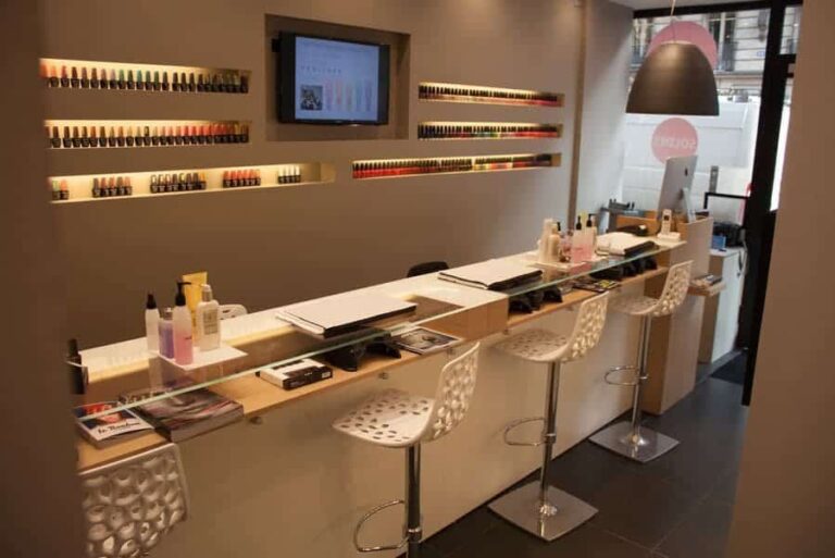 Massage des pieds avec crème