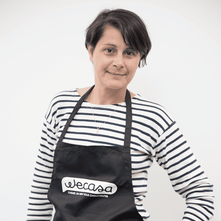 Nathalie réalise une coiffure de soirée