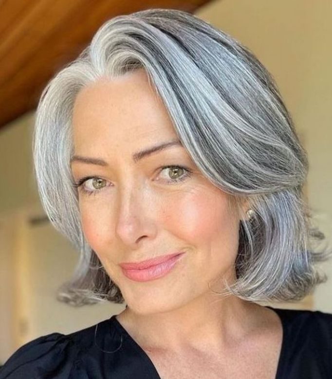 balayage inversé cheveux blancs afro