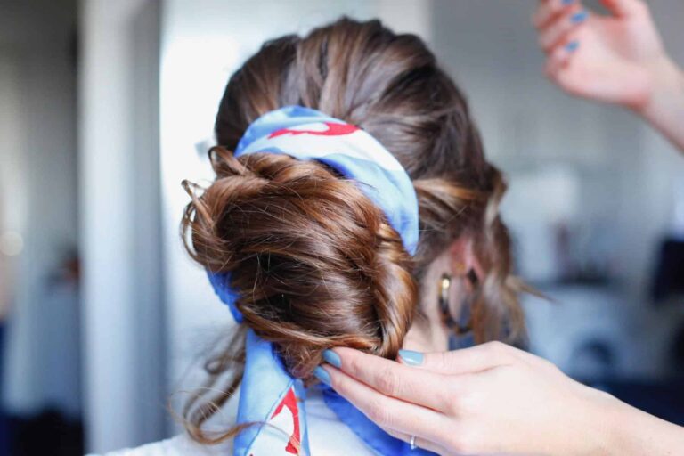 chignon bas cheveux blonds