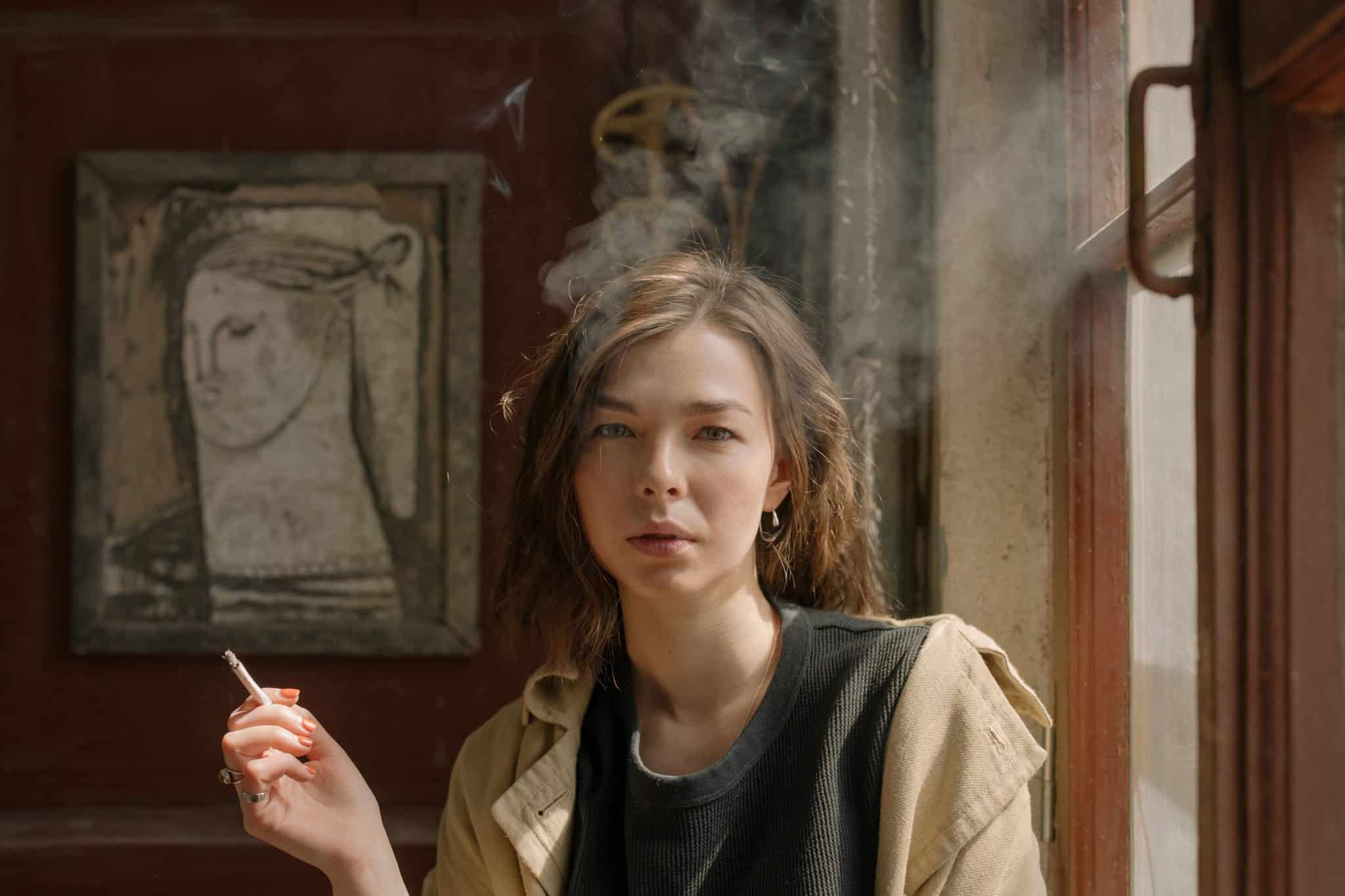 Nettoyage du plafond jauni par la cigarette : Guide pratique
