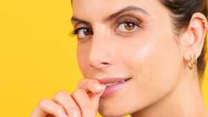 le matériel nécessaire pour enlever une extension de cils