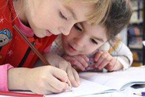 nounou en garde périscolaire à domicile
